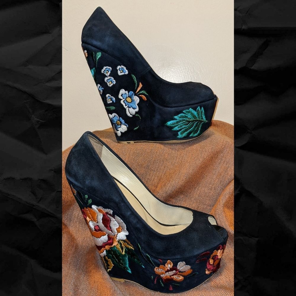 Pier Lucci Embroidered Platforms - EUC